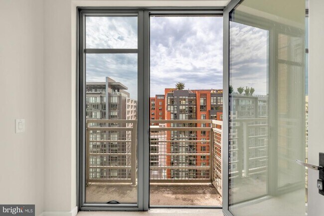 Building Photo - 475 K St NW