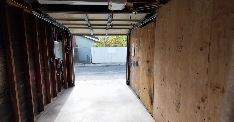 Garage (Attached) - 4455 S Centinela Ave