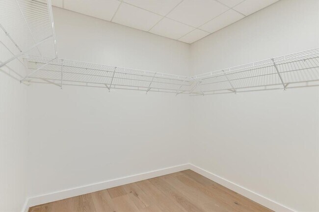 Building Photo - 610 Davis St