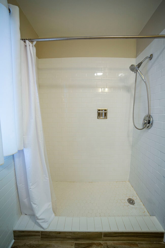 Building Photo - 2336 122nd St