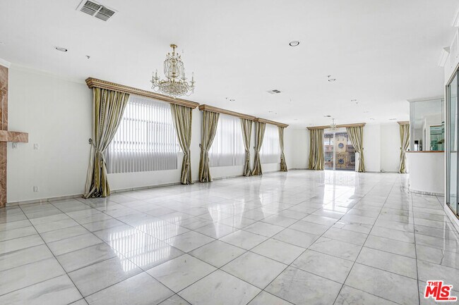 Building Photo - 1132 S Shenandoah St