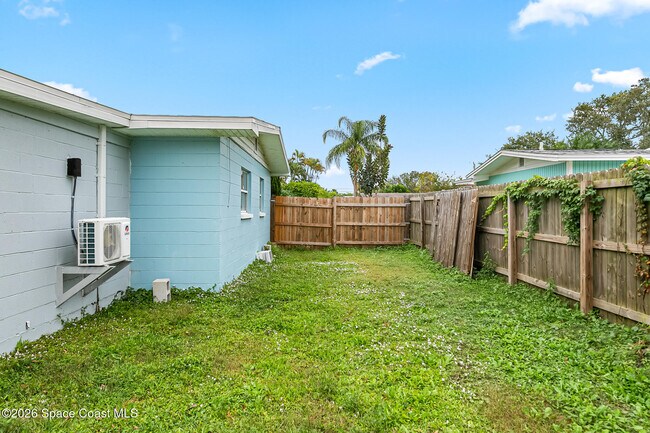 Building Photo - 719 6th St