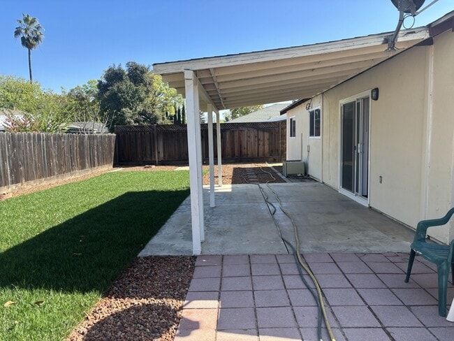 Building Photo - 1613 San Carlos Ln