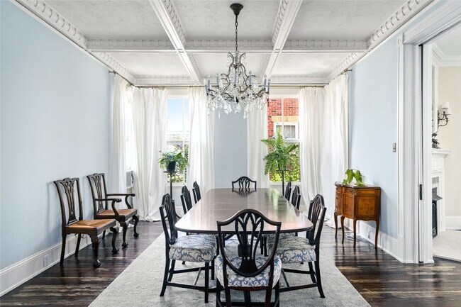 Building Photo - 1112 Broadway Avenue J