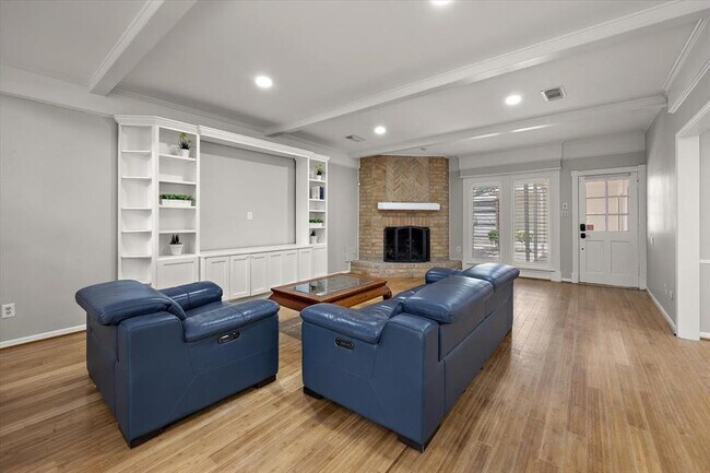 Building Photo - 627 Chadbourne Ct