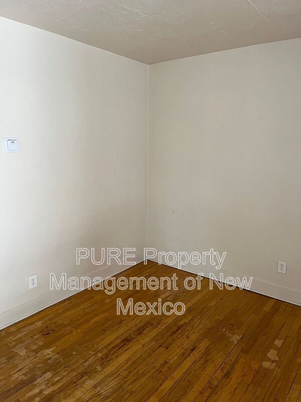 Building Photo - 124 Aliso Dr NE