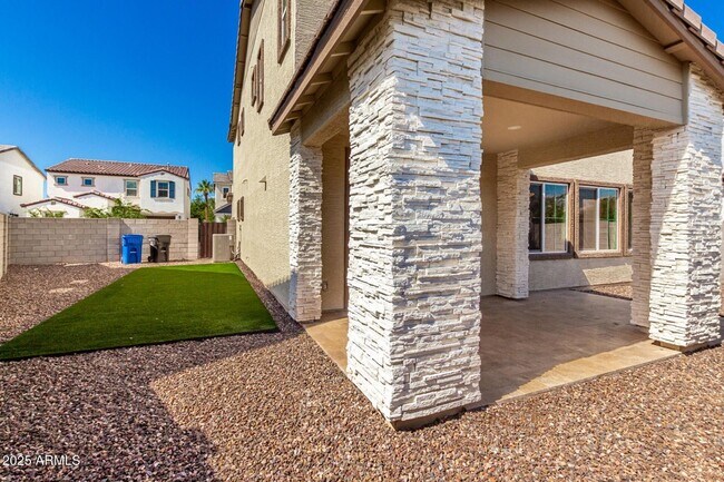 Building Photo - 1531 W Sierra Vista Dr