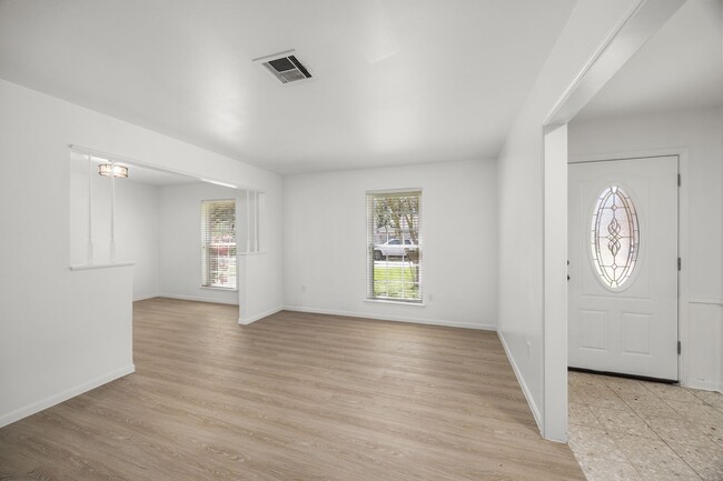 Building Photo - 1030 Lehman St