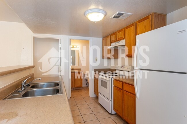 Building Photo - 13971 S Rosemont Rd