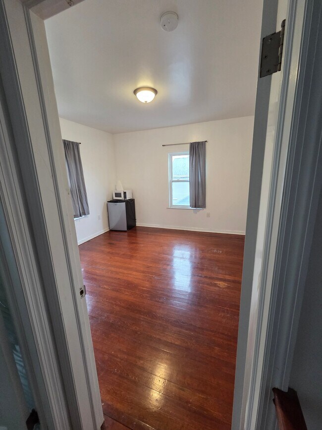 Building Photo - 72 Standish Ave