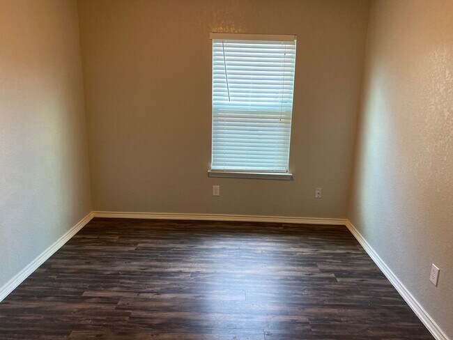 Building Photo - Beautiful 1 Story Home!