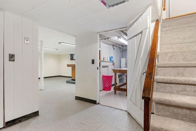 Building Photo - 1 Blackthorn Ln