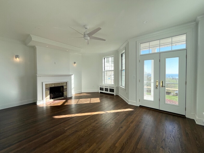 Primary Photo - 1228 E Juneau Ave