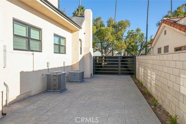Building Photo - 1345 Winchester Ave