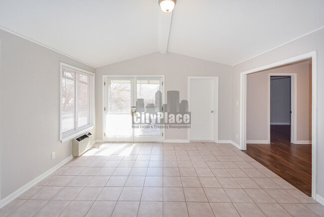 Building Photo - 6123 E 14th St