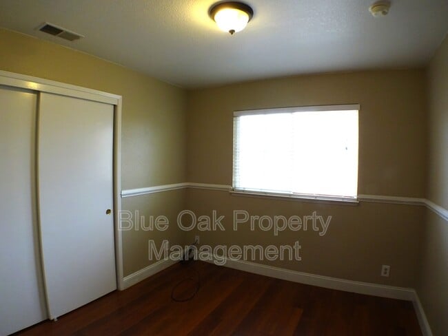 Building Photo - 1011 Lupin Ave