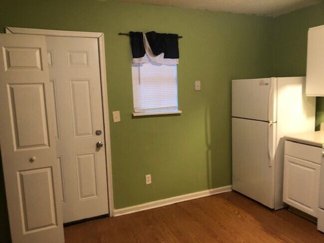 Building Photo - 3265 Sarah Lou Dr