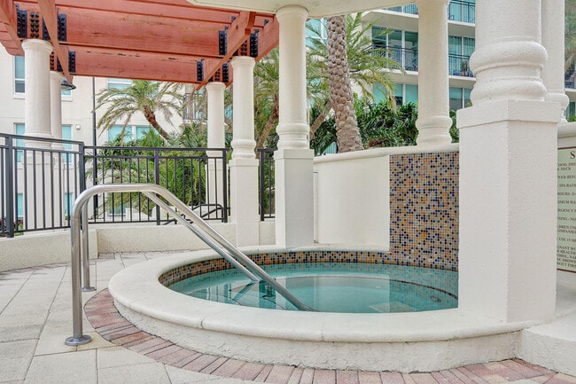 Building Photo - 610 W Las Olas Blvd