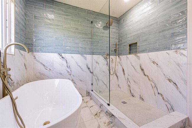 Building Photo - 6370 Conniewood Square