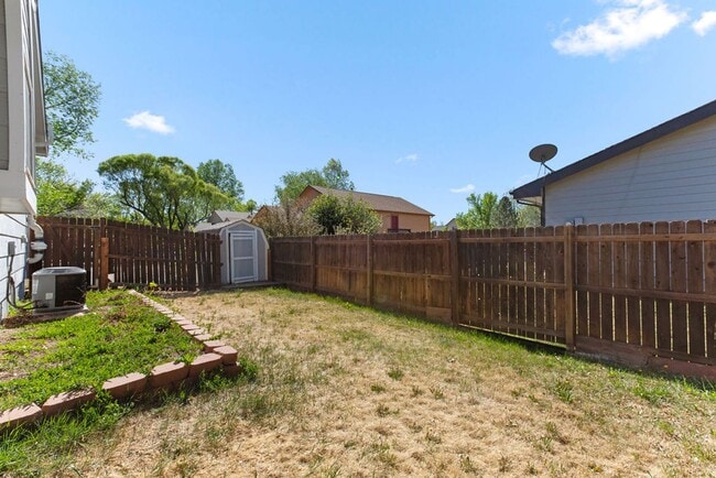 Building Photo - Classic 3 Bedroom 2 Bathroom in Fort Collins Ranch in an Incredible Location!