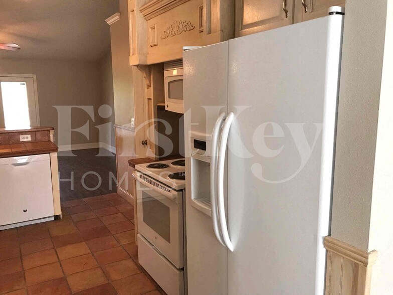 Building Photo - 1609 Whiting St SE