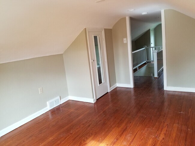 Building Photo - House East of Waynesboro