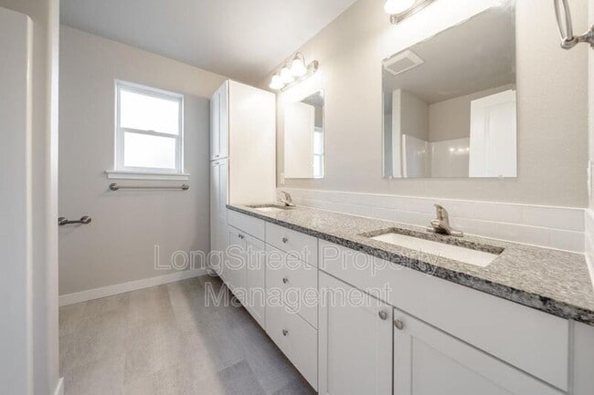 Building Photo - 756 S 16th St