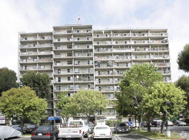 Building Photo - Harbor Towers