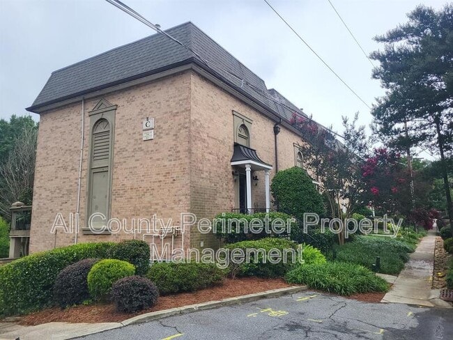 Building Photo - 6980 Roswell Rd