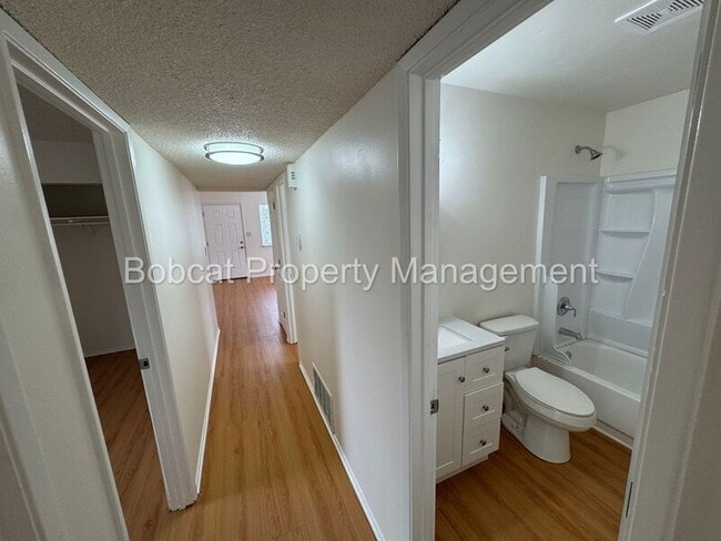 Building Photo - 1501 N Edmonds Dr