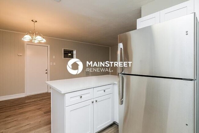 Building Photo - 3 Bedroom Pet-Friendly Home in clearwater, FL with Main Street Renewal