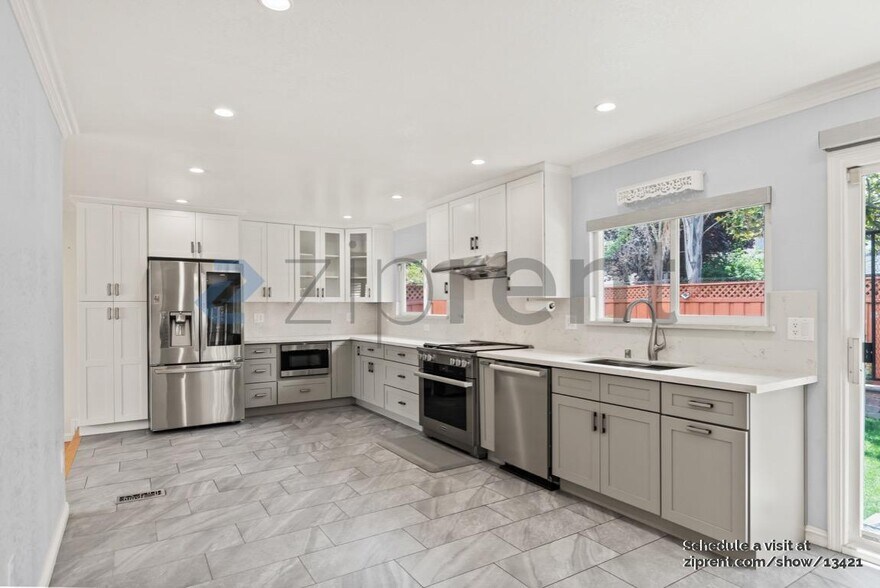 Building Photo - 5016 Wembley Ct