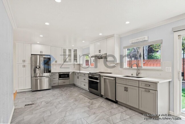 Building Photo - 5016 Wembley Ct