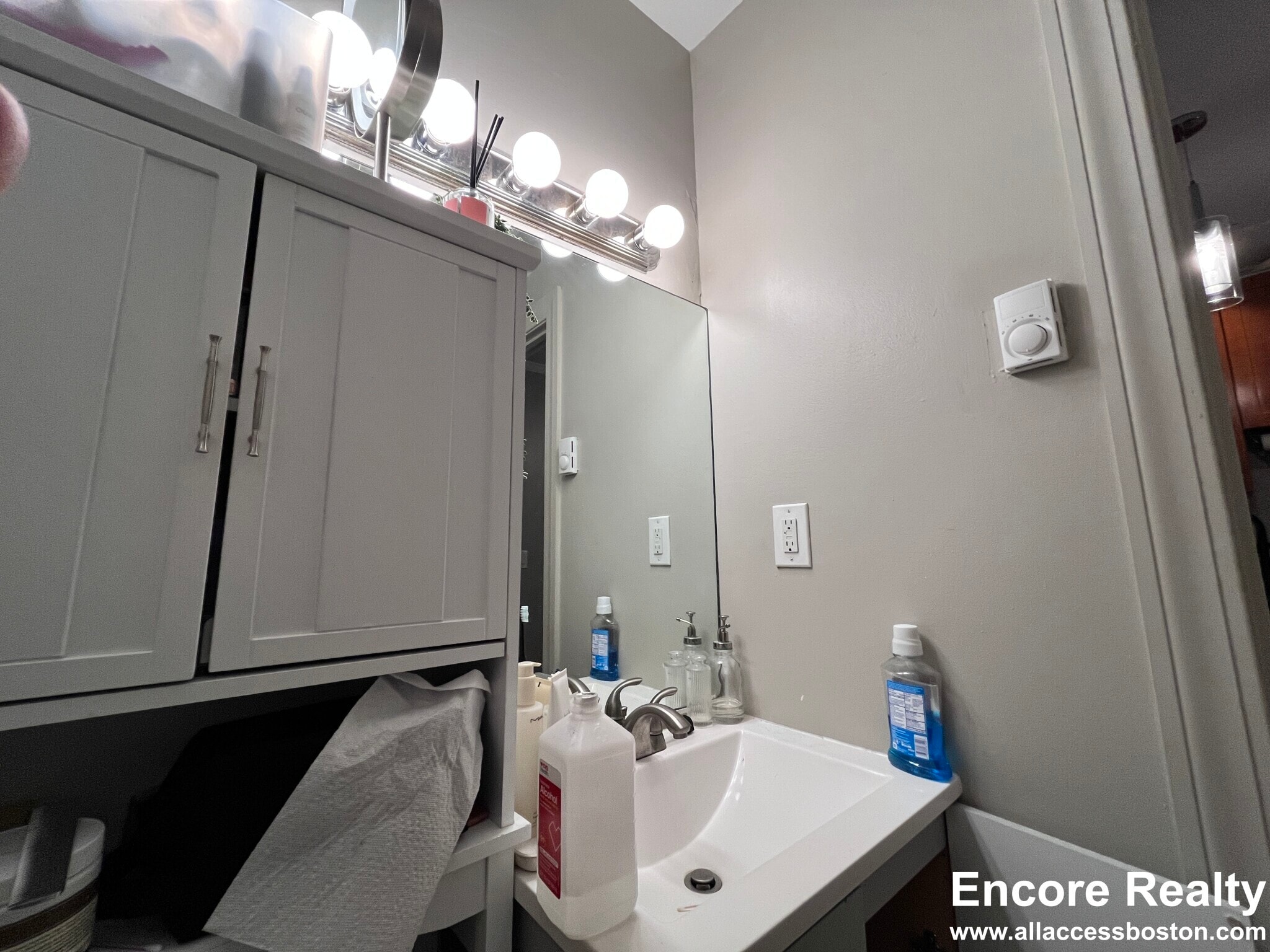 Building Photo - 19 Garrison St