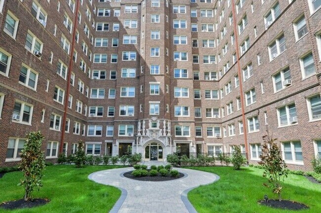 Building Photo - 4247 Locust St