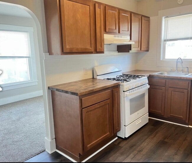 Building Photo - Welcome to our charming 1 bedroom