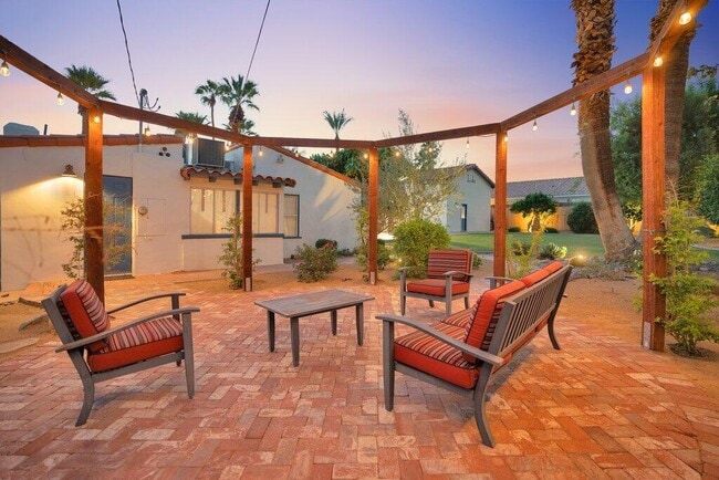 Building Photo - 52123 Avenida Diaz