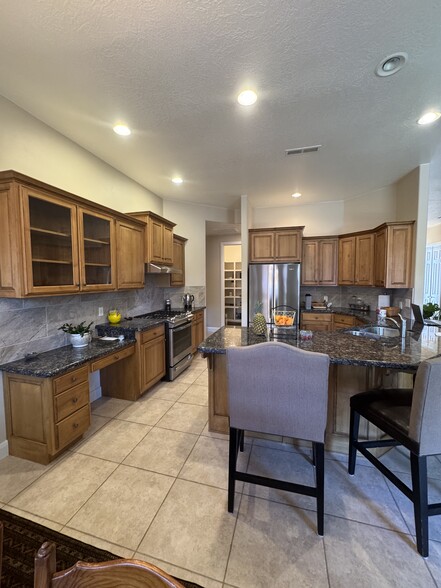 Building Photo - 1097 N Berkshire Dr