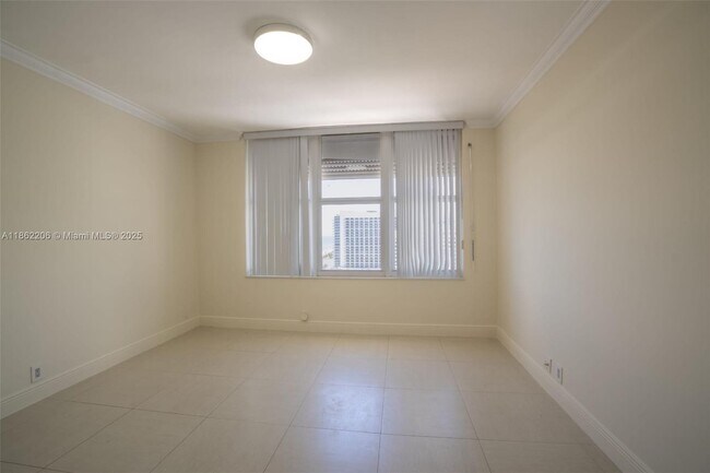 Building Photo - 4747 Collins Ave