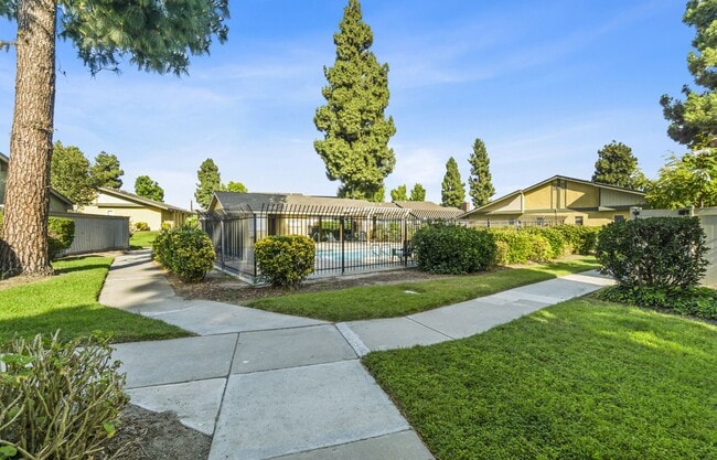Building Photo - *Special Offer*Charming 4 Bedroom/2 Bath S...