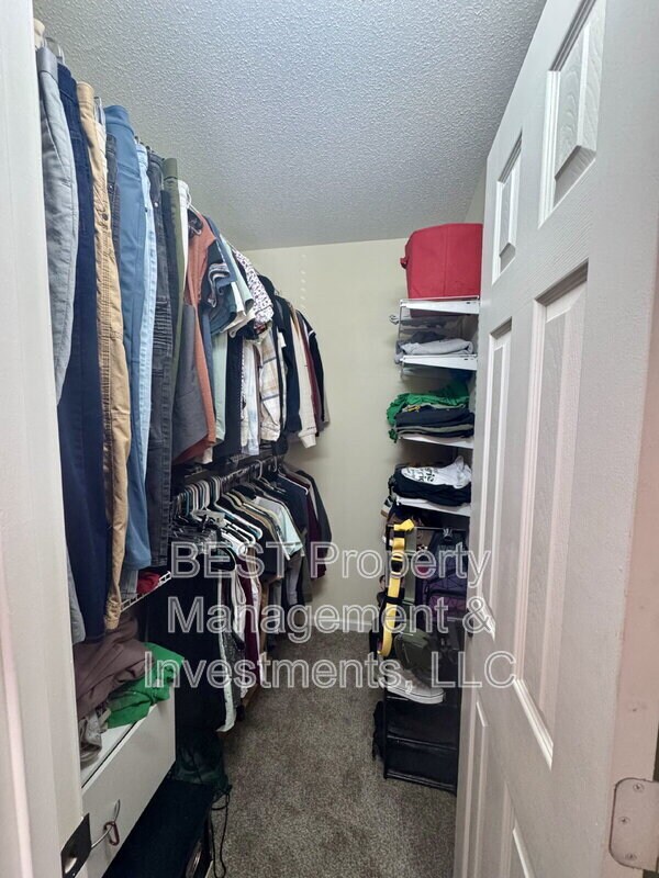 Building Photo - 8130 Kings Creek Dr