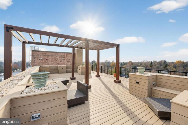 Building Photo - 1900 Lyttonsville Rd