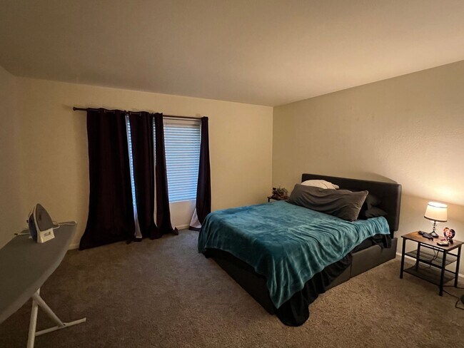 Building Photo - TOWNHOME IN MESA DEL SOL!