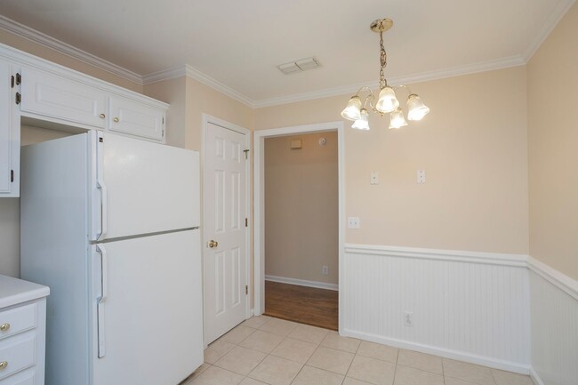 Building Photo - Lovely Townhome in Murfreesboro!