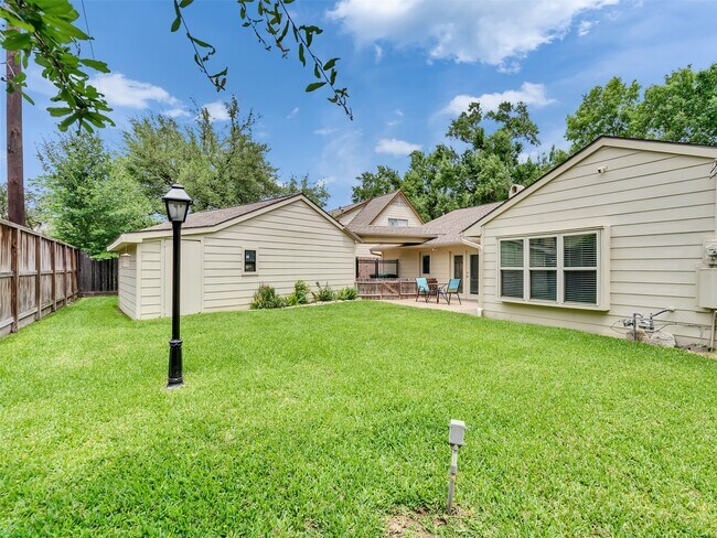 Building Photo - 2811 Quincannon Ln