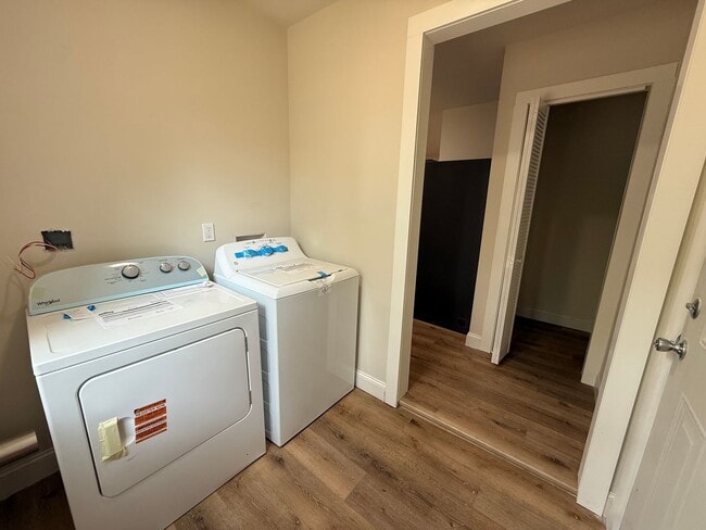 Building Photo - Modern Comfort & Convenient Living
