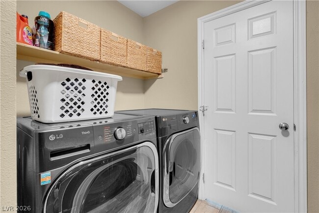 Building Photo - 3949 N Rhine Way