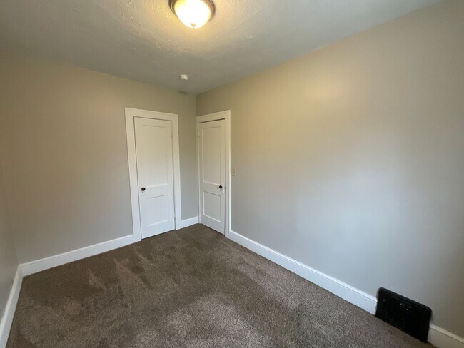 Building Photo - 19824 Pasnow Ave