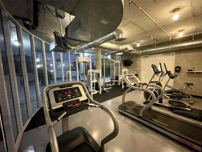 Building Photo - 444 N E St