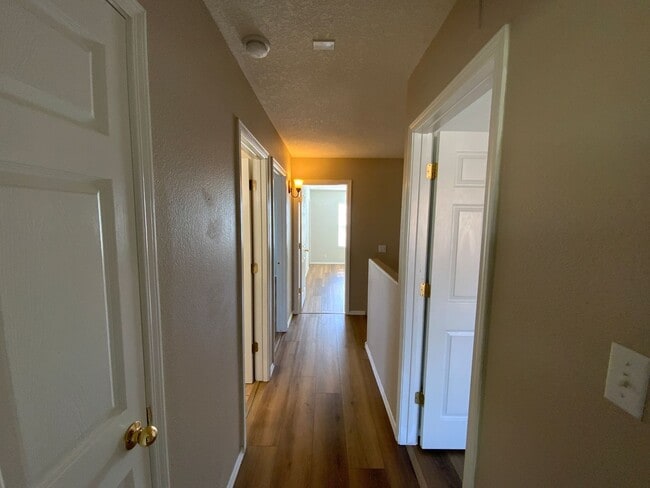 Building Photo - 4 Bedroom Home Available Near Golf Course ...